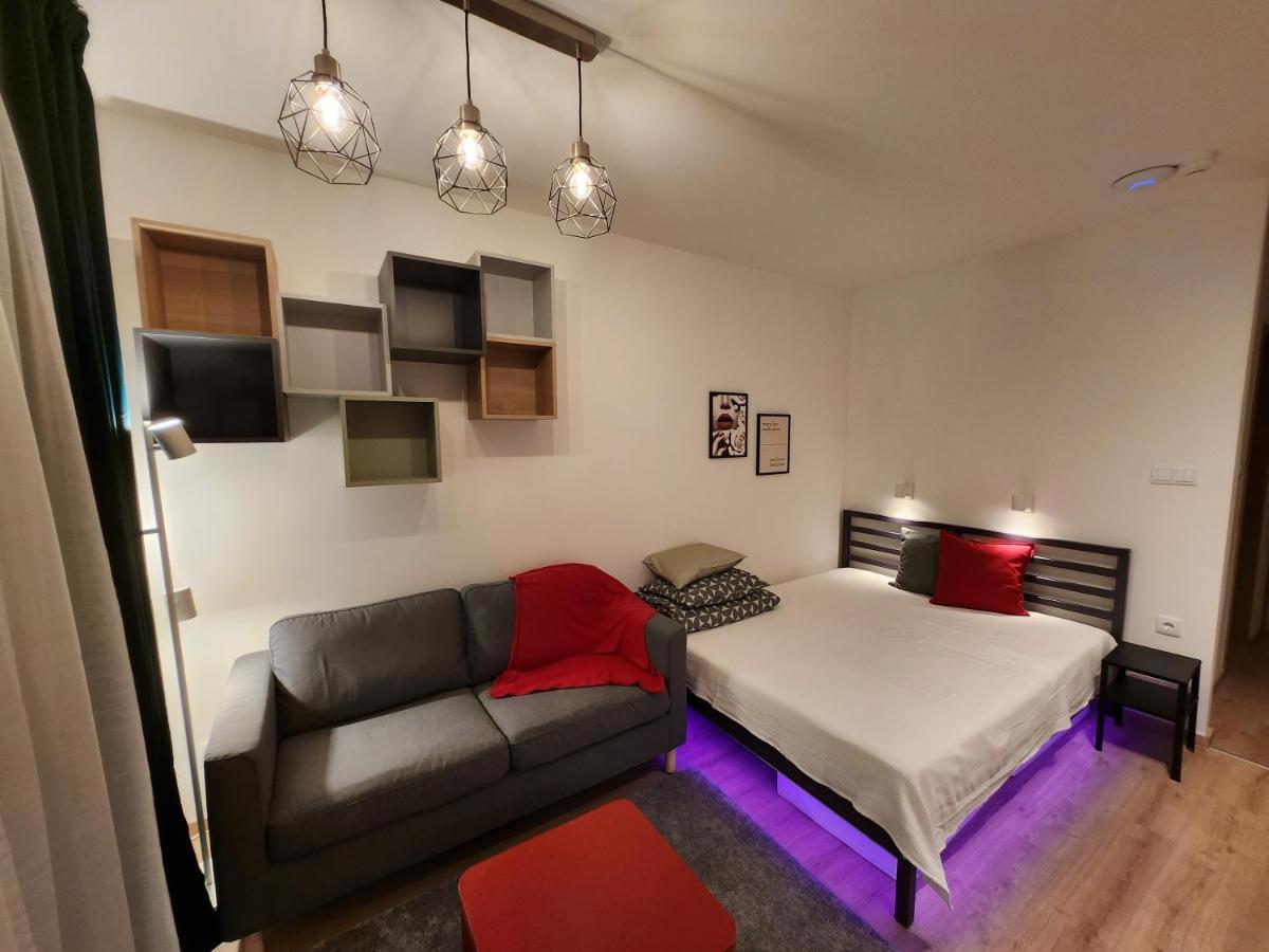 Apartman 18 Aparthotel Debrecen Exteriör bild