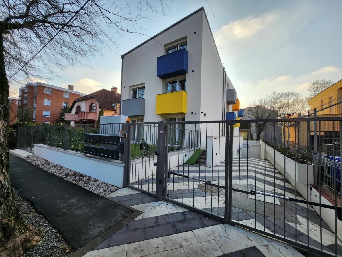 Apartman 18 Aparthotel Debrecen Exteriör bild
